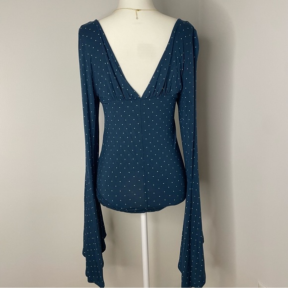 We The Free Sea Blue Green White Polka Dotted Bell Sleeve Ruched V-Neck Large - Picture 3 of 7